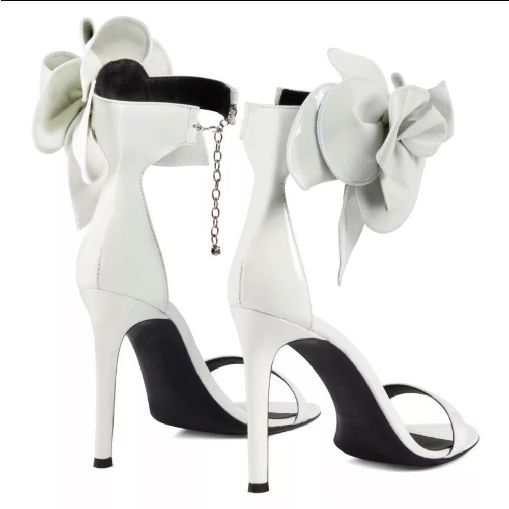 Blossom  Women's Adorned Sandal Size 6 -12 - Picture 4 of 4